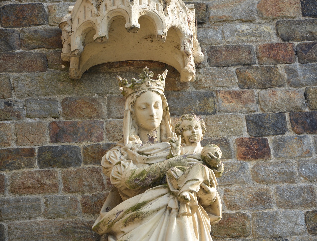 Image - statue mary jesus portrait head