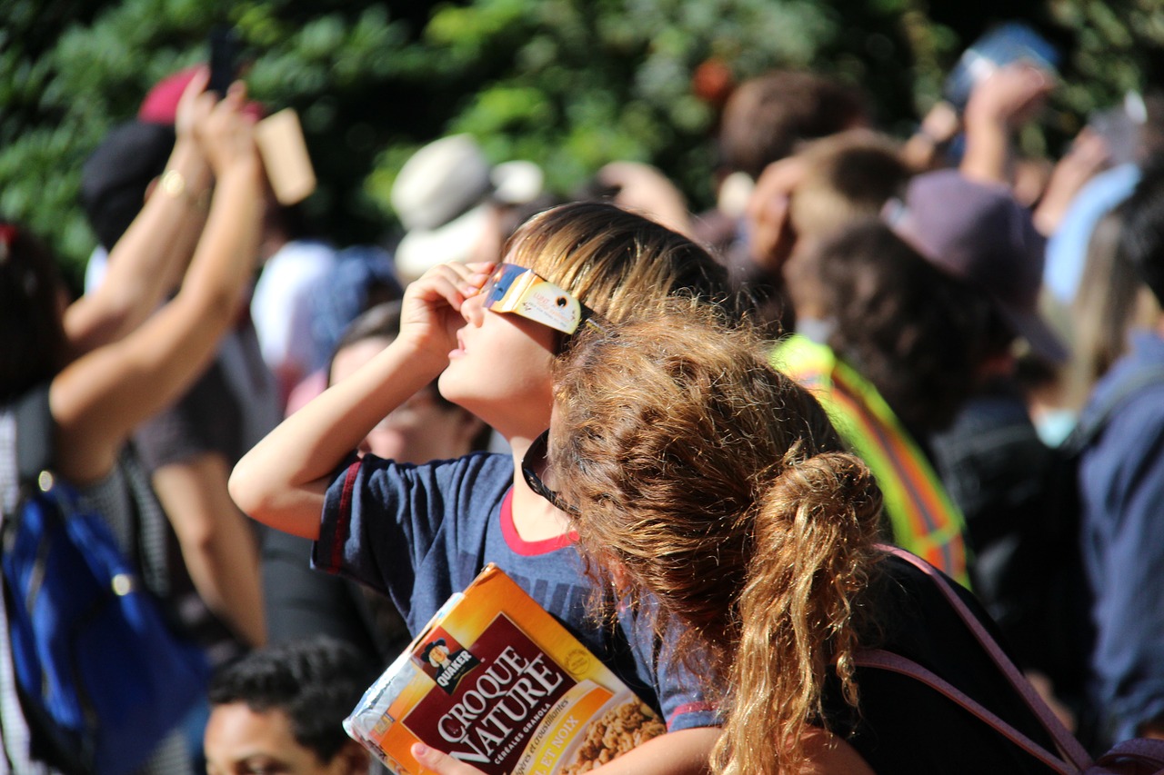 Image - solar eclipse child sun kid