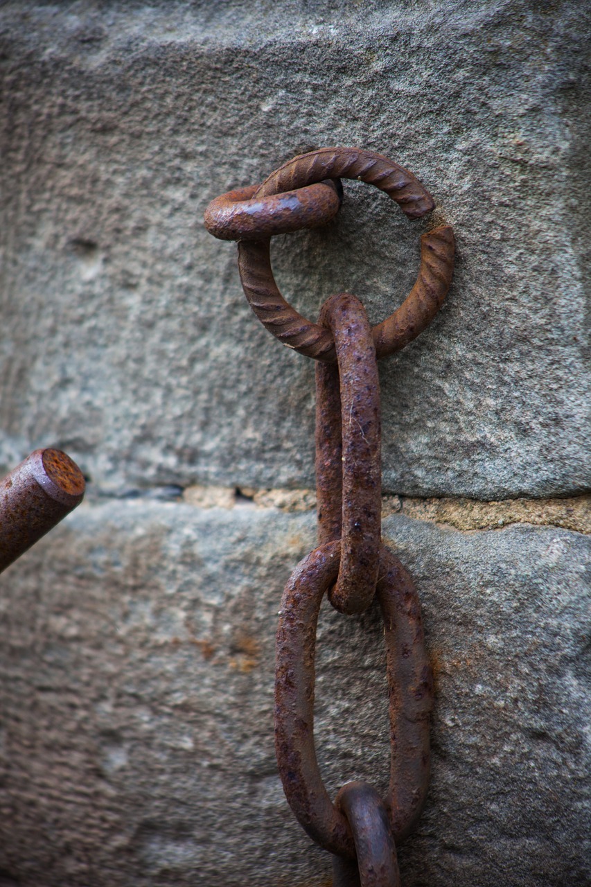 Image - sand stone chain ring iron