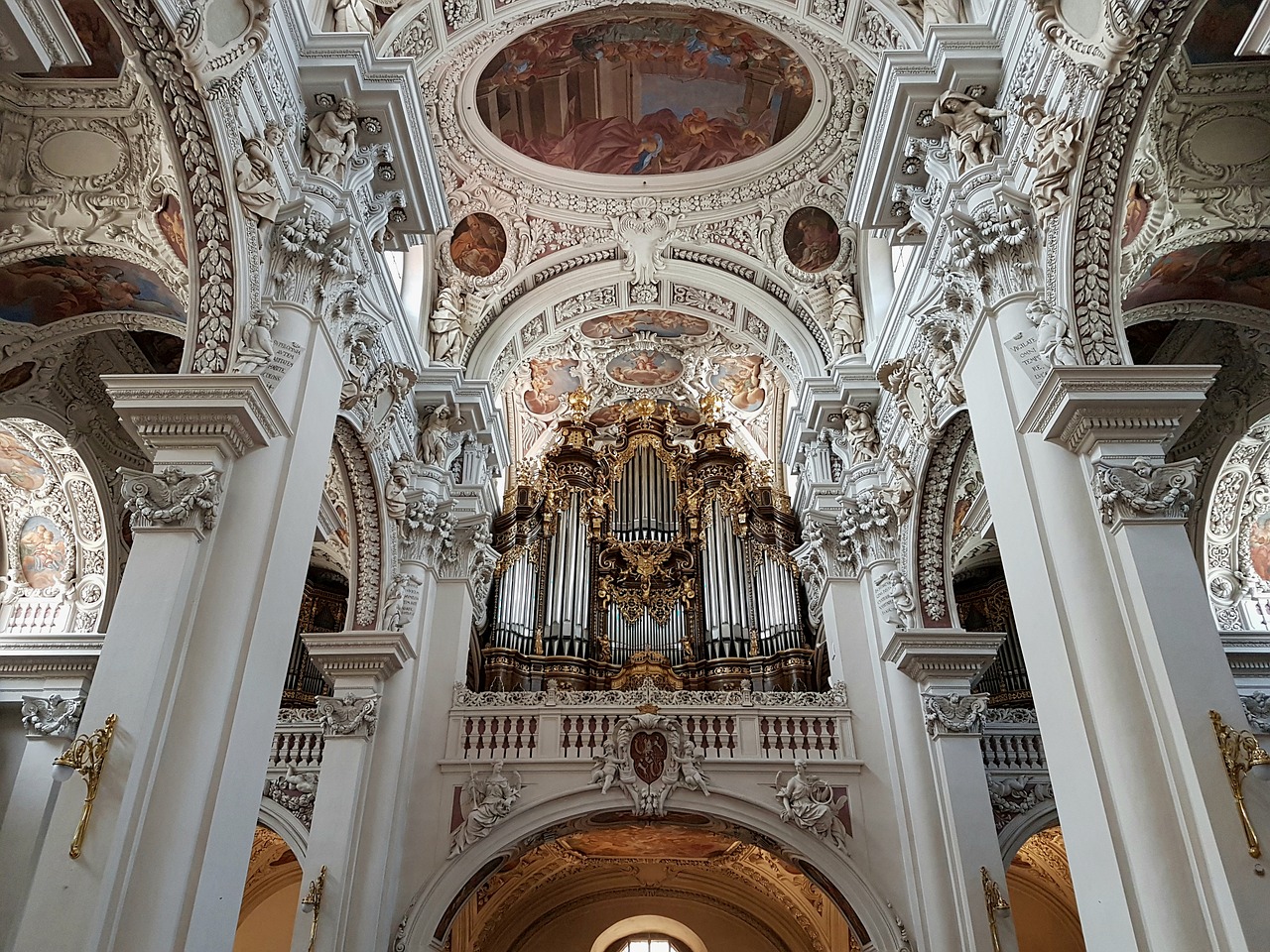 Image - church architecture symmetrical