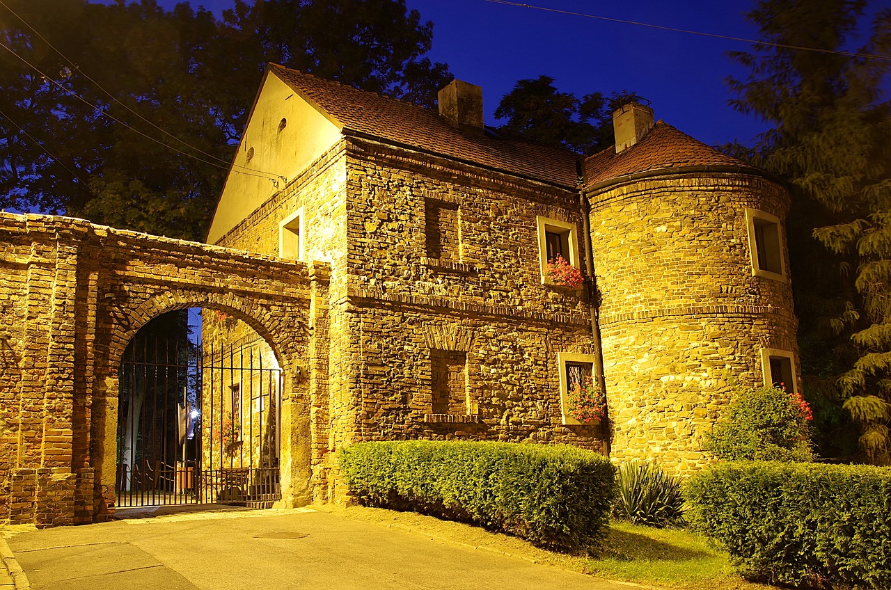 Image - castle the gothic gateway