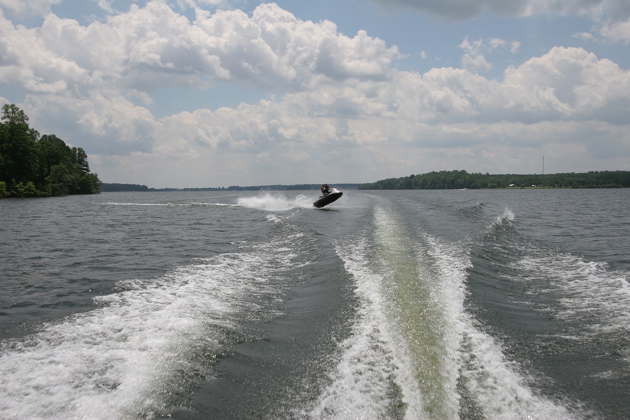 Image - wake waves jetski lake water