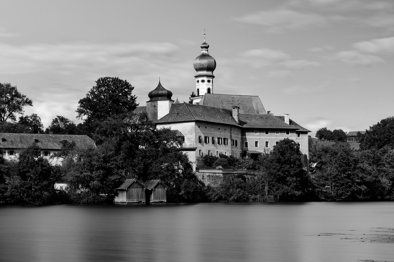 Image - castle lake mirroring pond