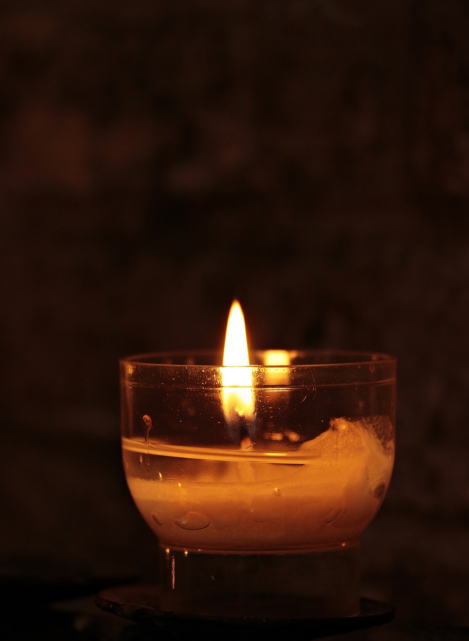 Image - tealight hand church light prayer