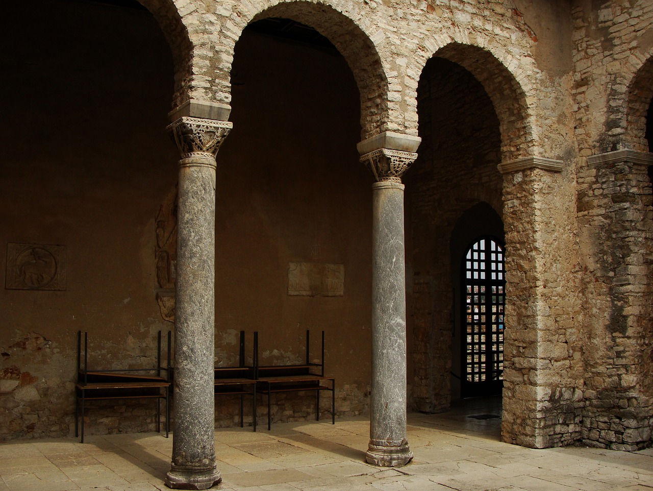 Image - column arch old stone architecture