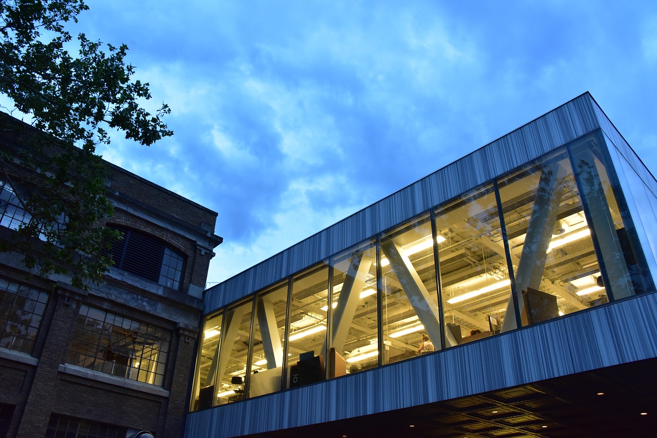 Image - modern building reflective sky