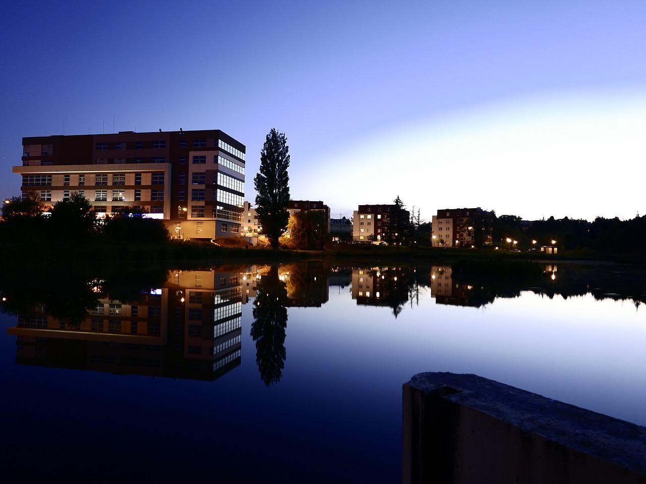 Image - calm water mirror image osiedle