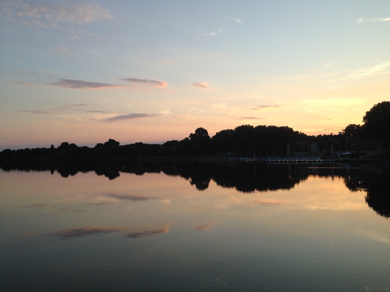 Image - lake mirroring reflection water