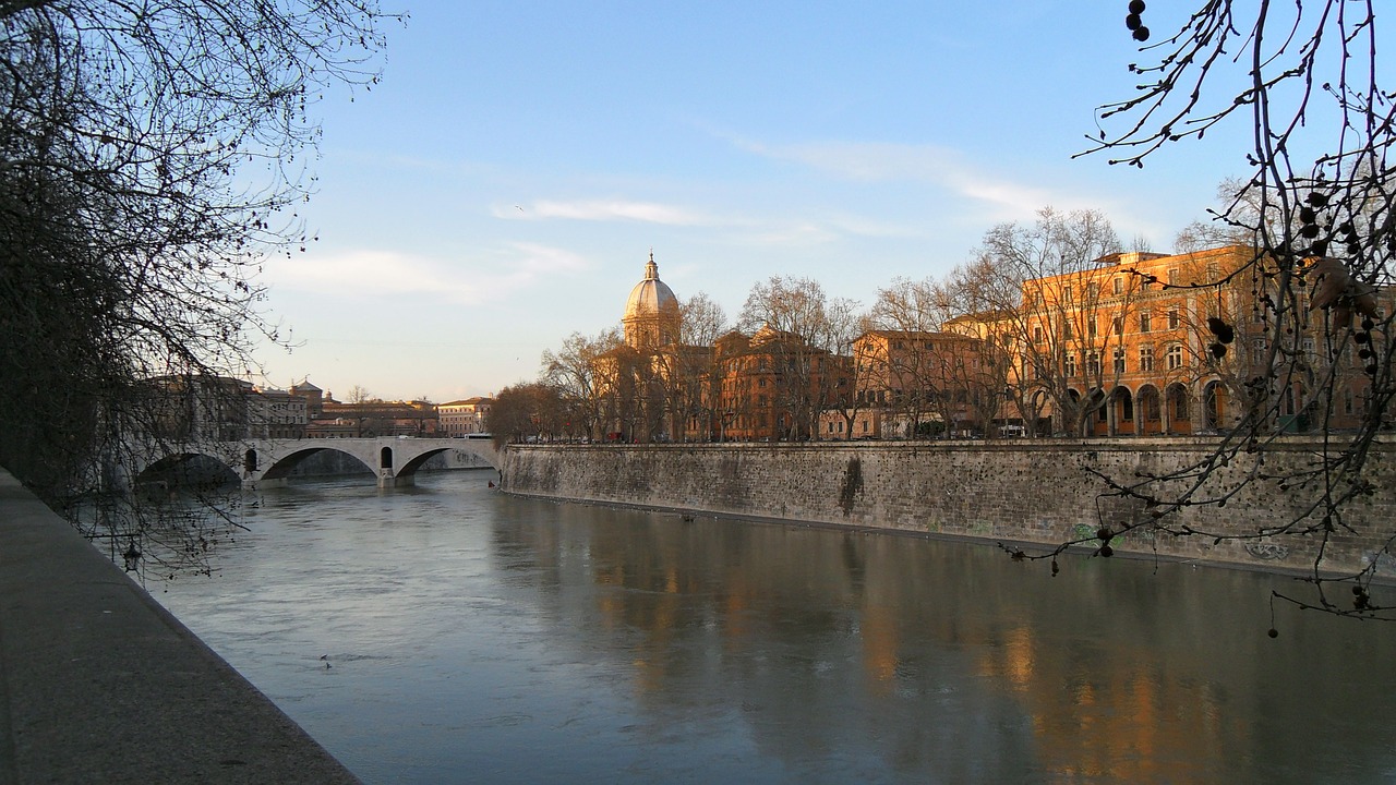 Image - rome trastevere italy tiber shore