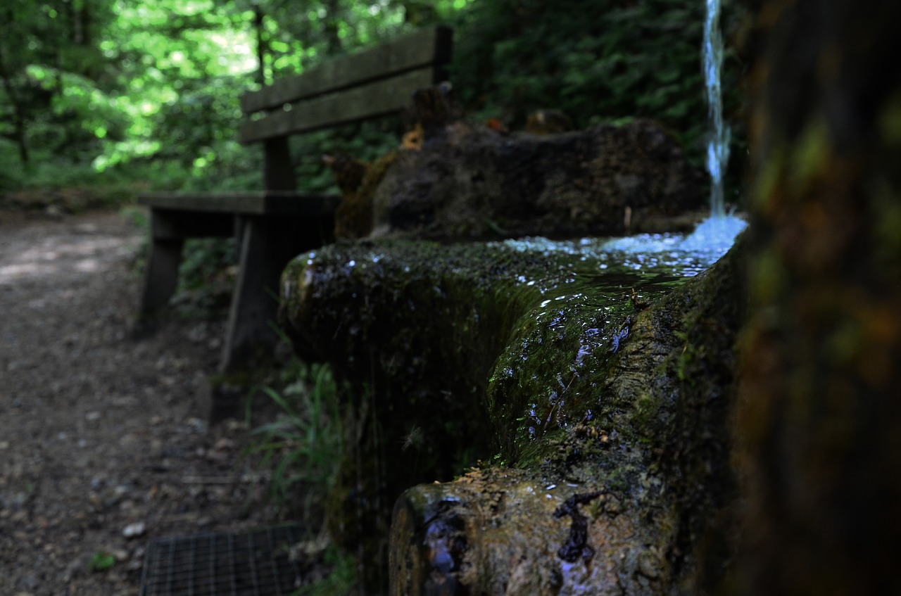 Image - fountain bank hiking away seefeld