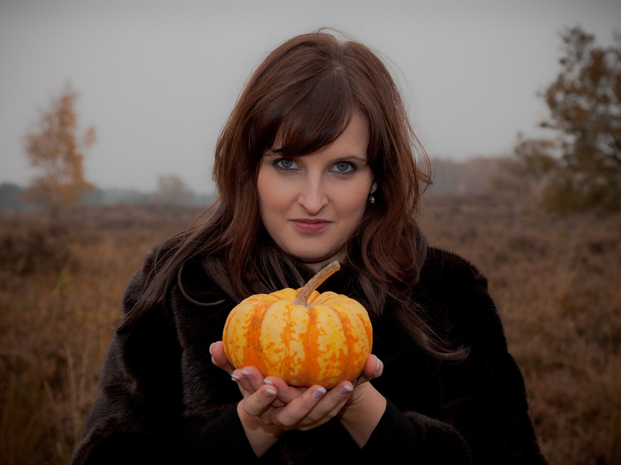 Image - autumn pumpkin woman