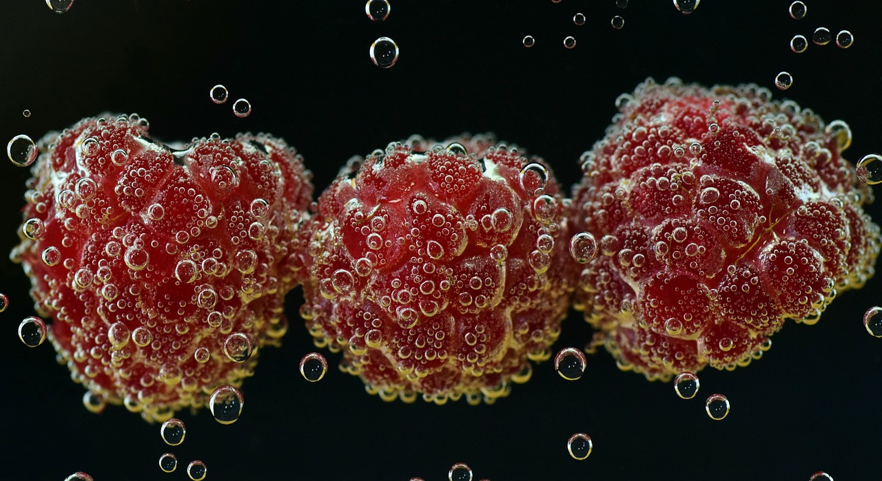 Image - raspberries underwater food red