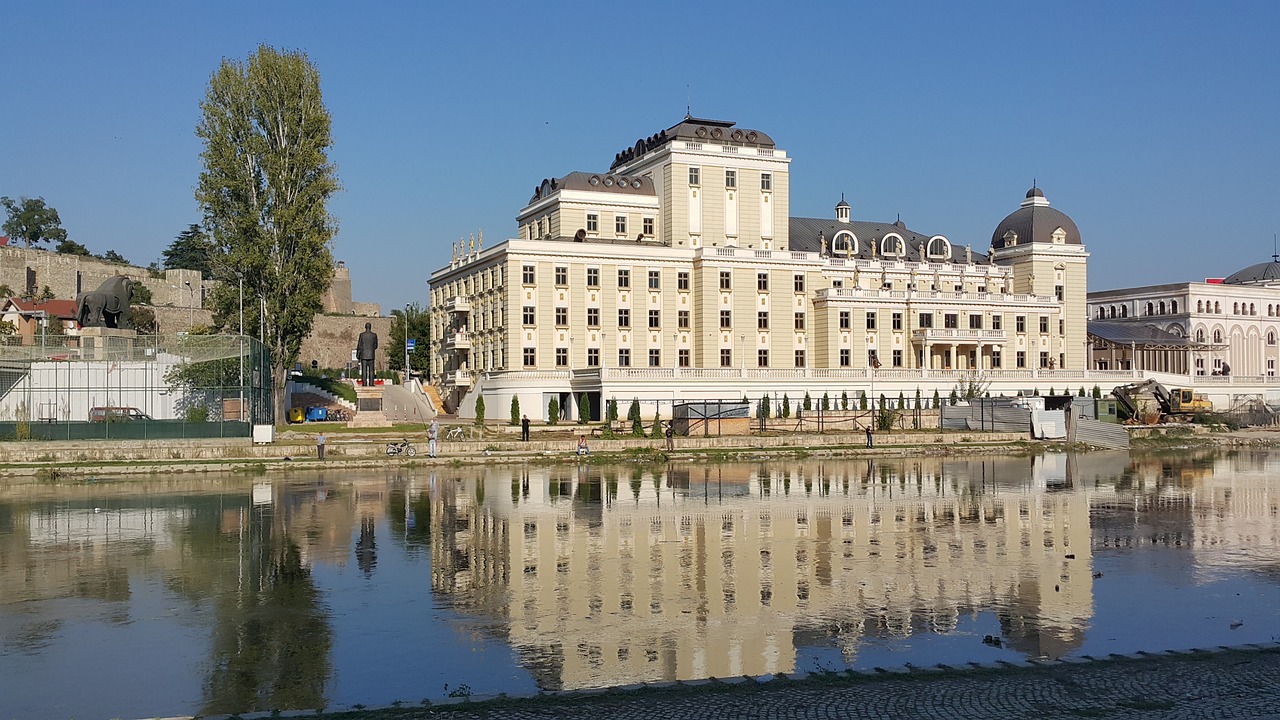 Image - theatre theatre building river