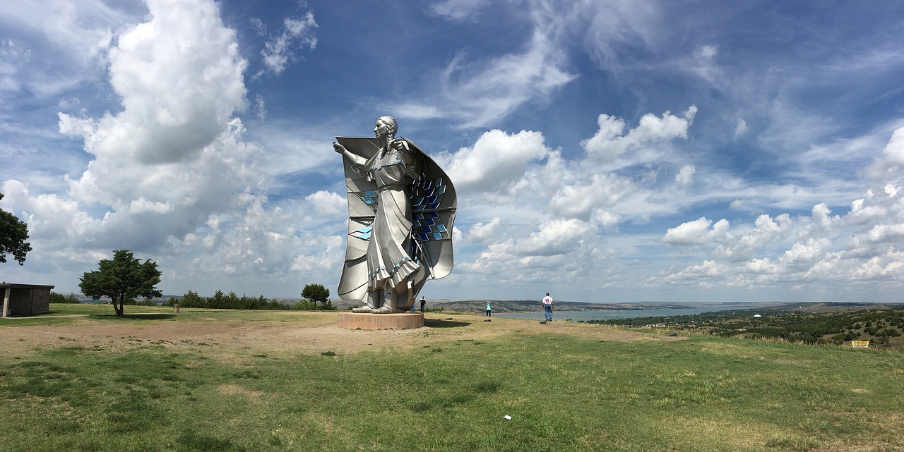 Image - dignity monument monument lakota