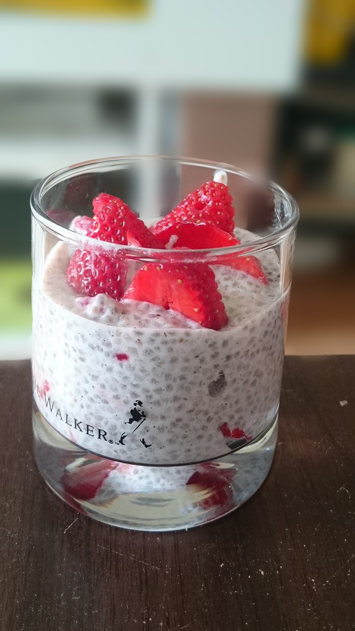 Image - strawberry chia seeds pudding