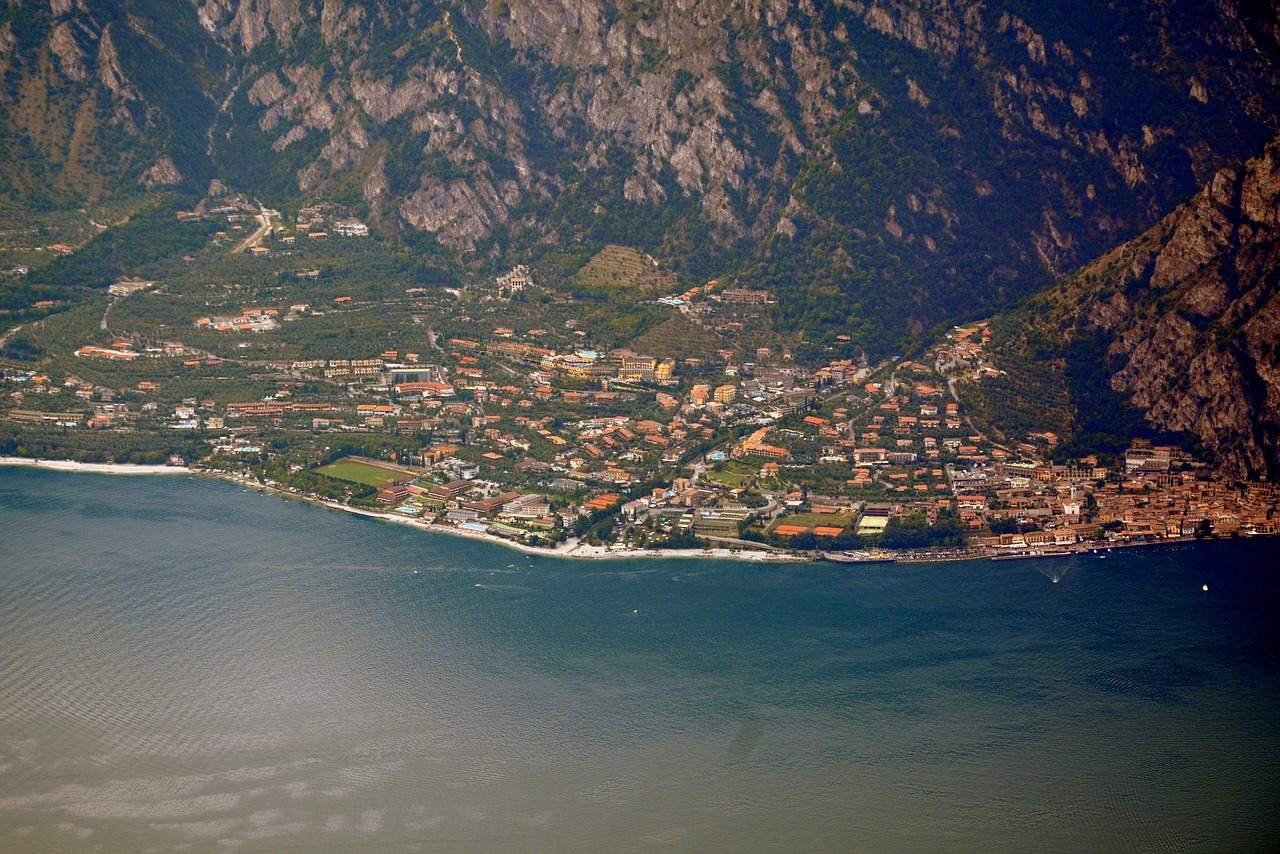 Image - lake garda italy lemon on garda