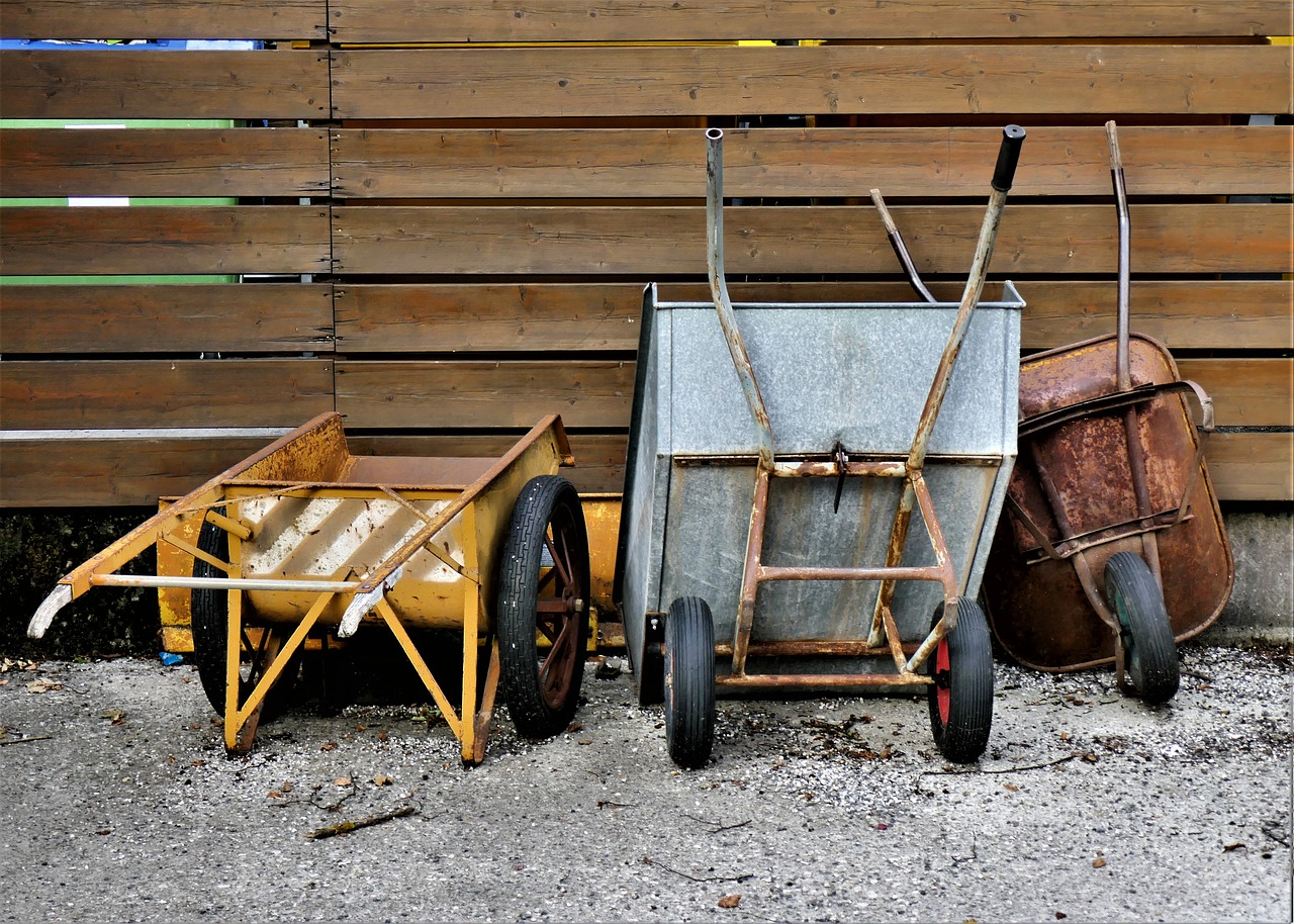 Image - wheelbarrows mature wheel transport