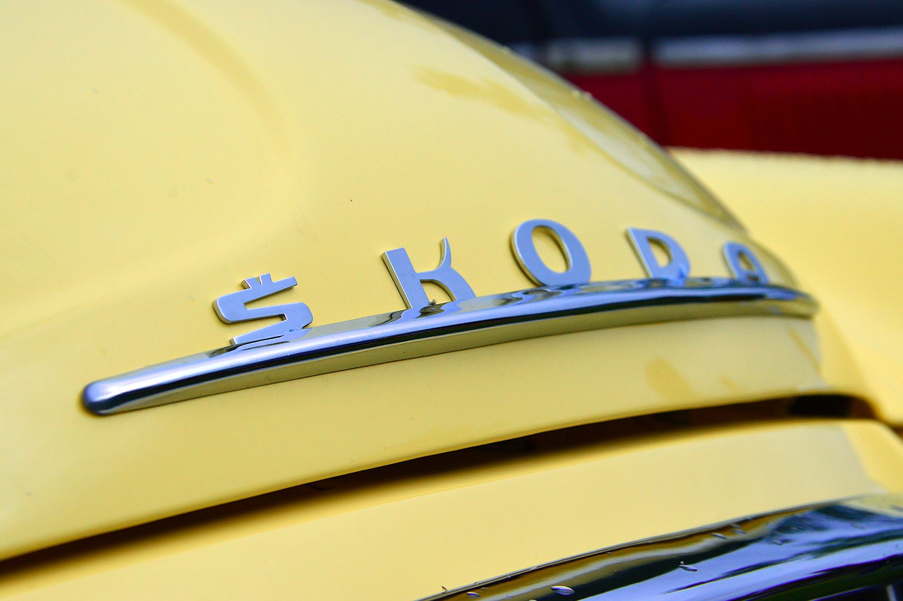 Image - car oldtimer yellow rain old car