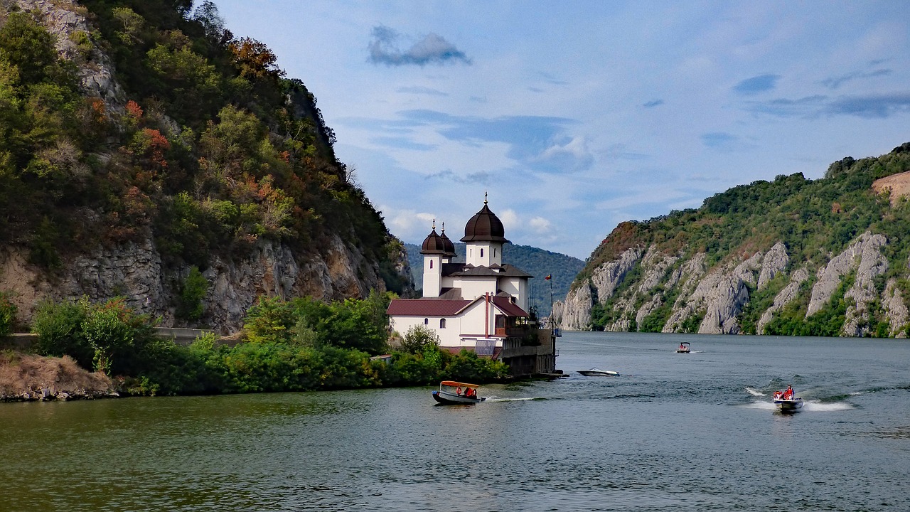 Image - danube iron gate mracuna monastery
