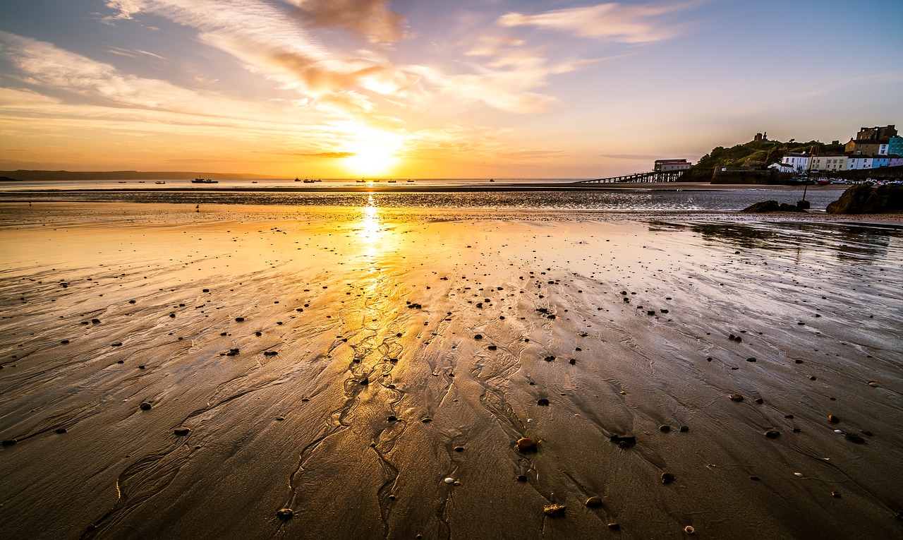 Image - tenby wales pembrokeshire sunrise