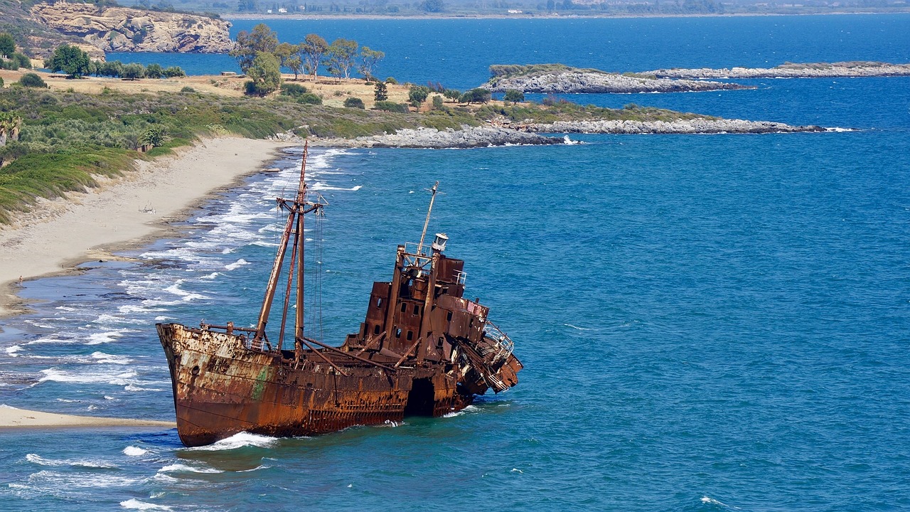 Image - wreck boat expired metal rust