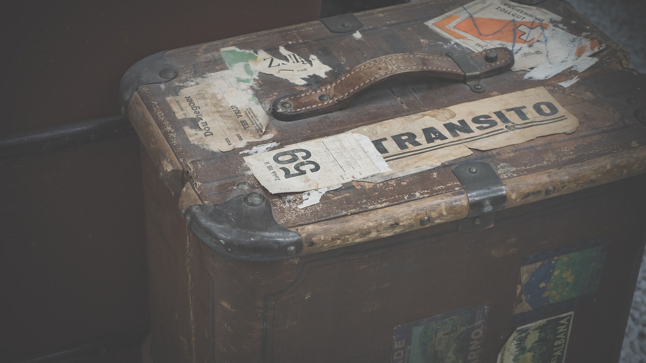 Image - luggage old old suitcase