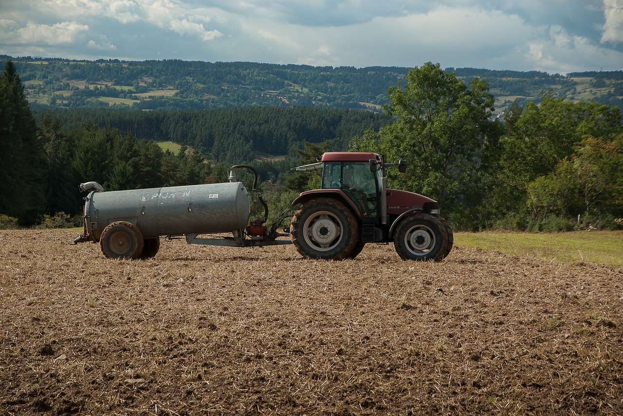 Image - lozère tractor tank farmer