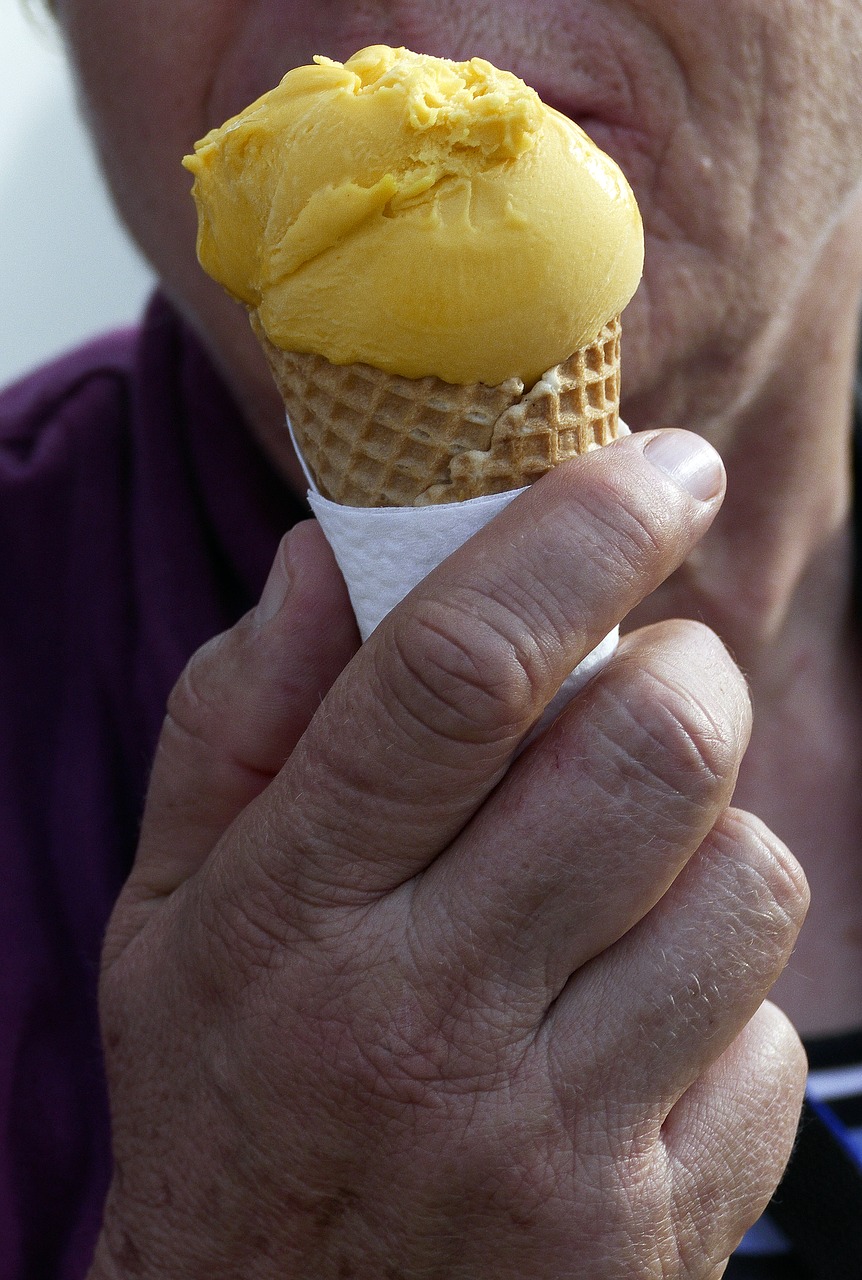 Image - ice cream hand waffle ice pleasure