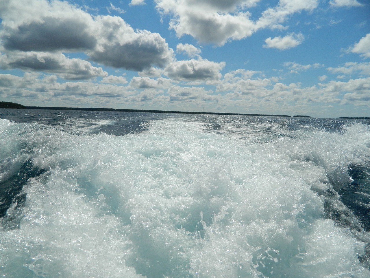 Image - strudel water spray foam lake