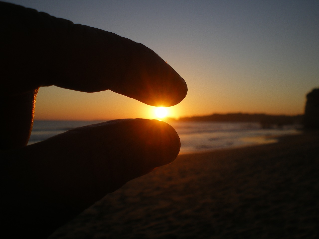 Image - sun fingers sea holiday sunset