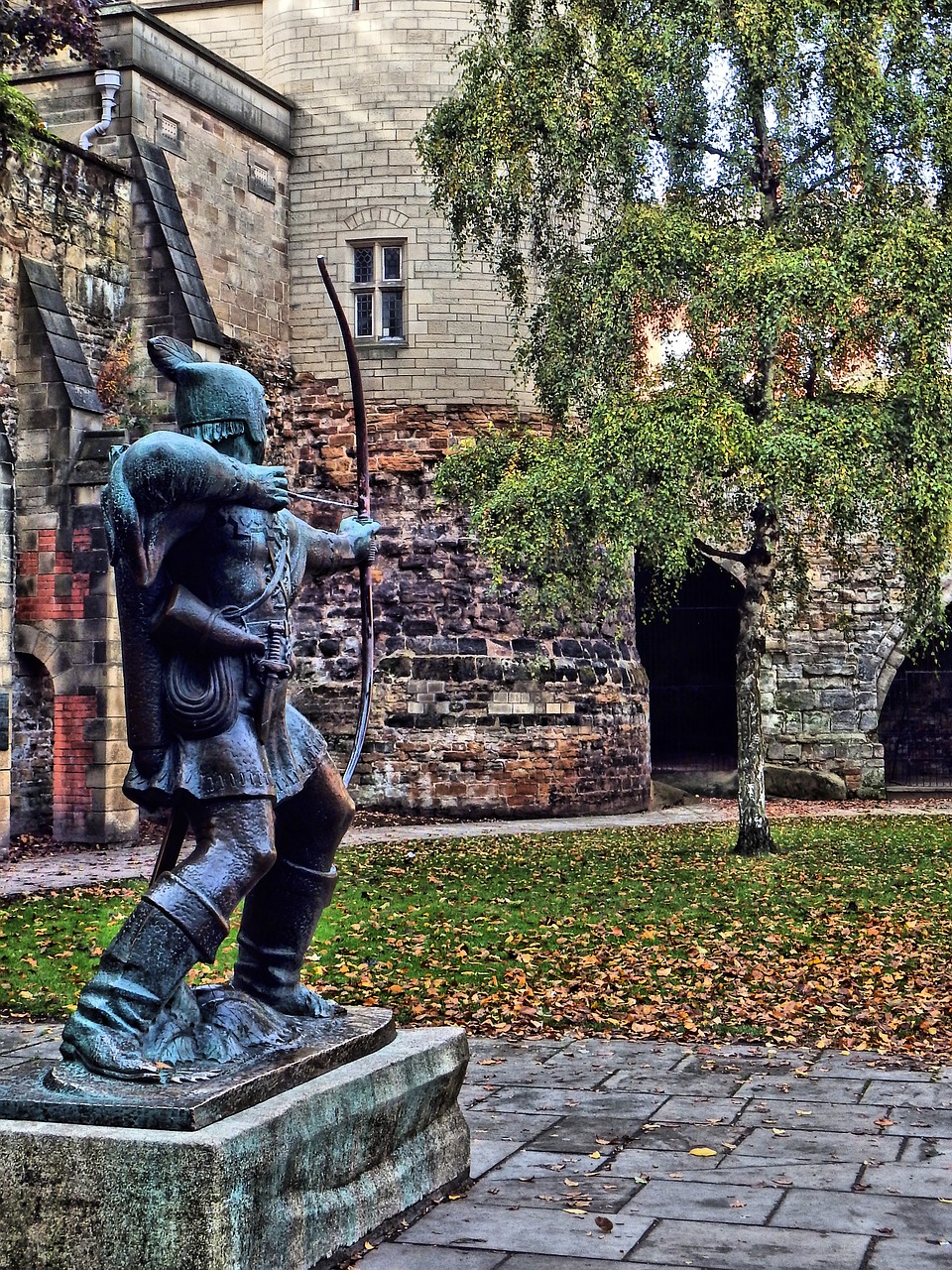 Image - robin hood statue england