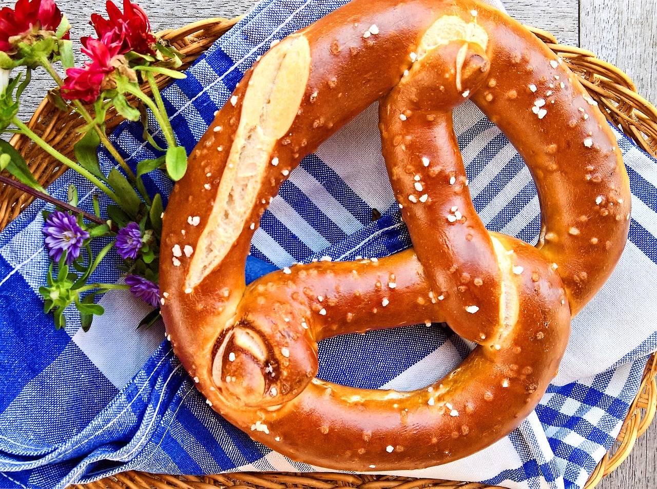 Image - pretzel pastries baked goods crispy