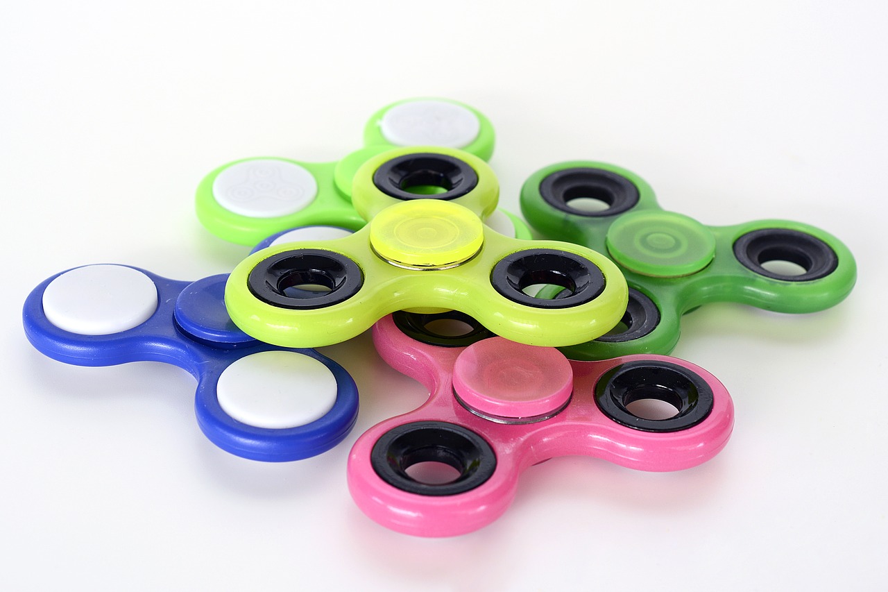 Image - finger spinner spinner roundabout