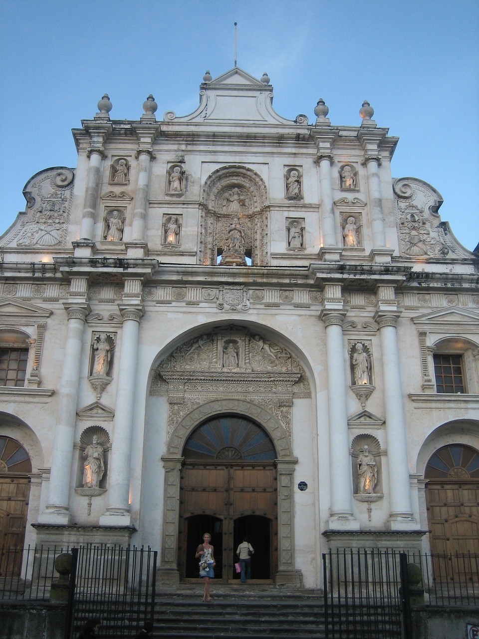 Image - guatemala church trap