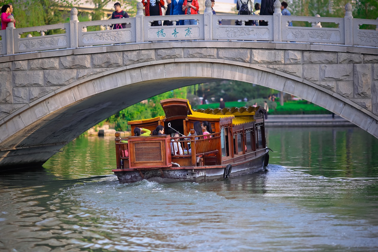 Image - bridge pleasure boat lake