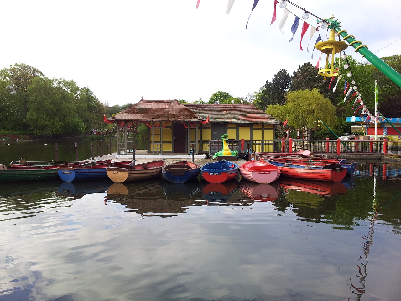 Image - rowing boats peasholm park