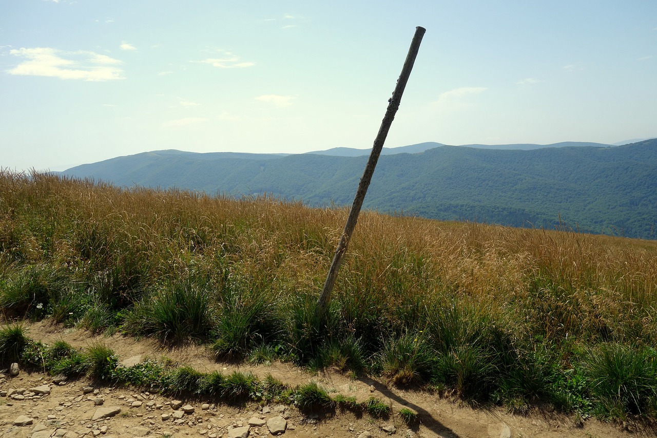 Image - poland bieszczady trail way top