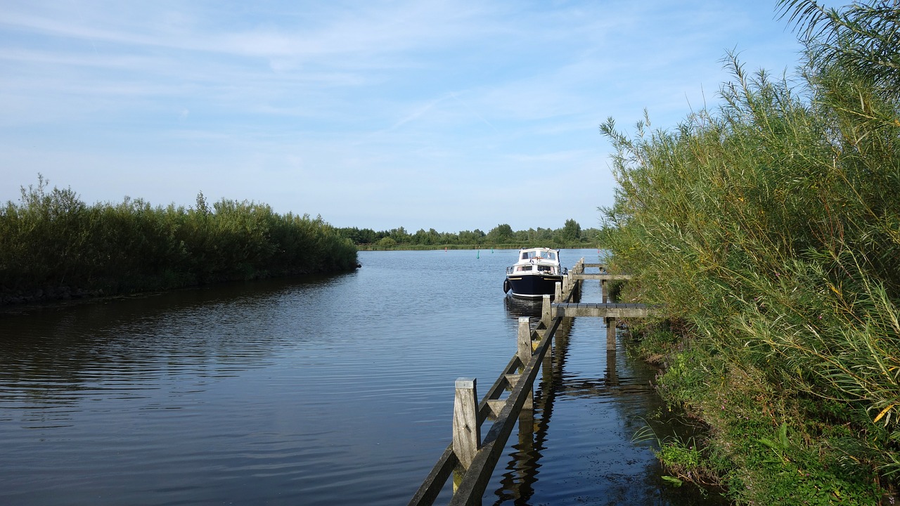 Image - boat pier boating holidays