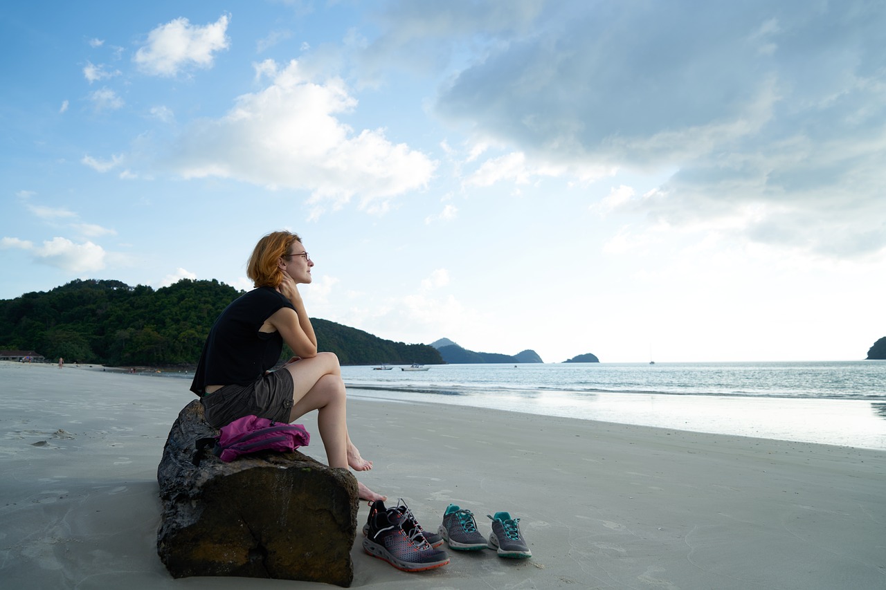 Image - women s tourist b add beach only