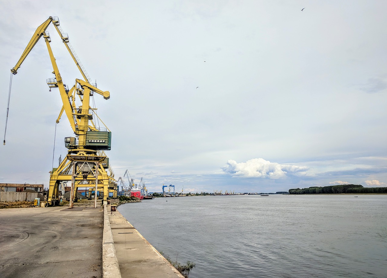 Image - crane danube galati romania port