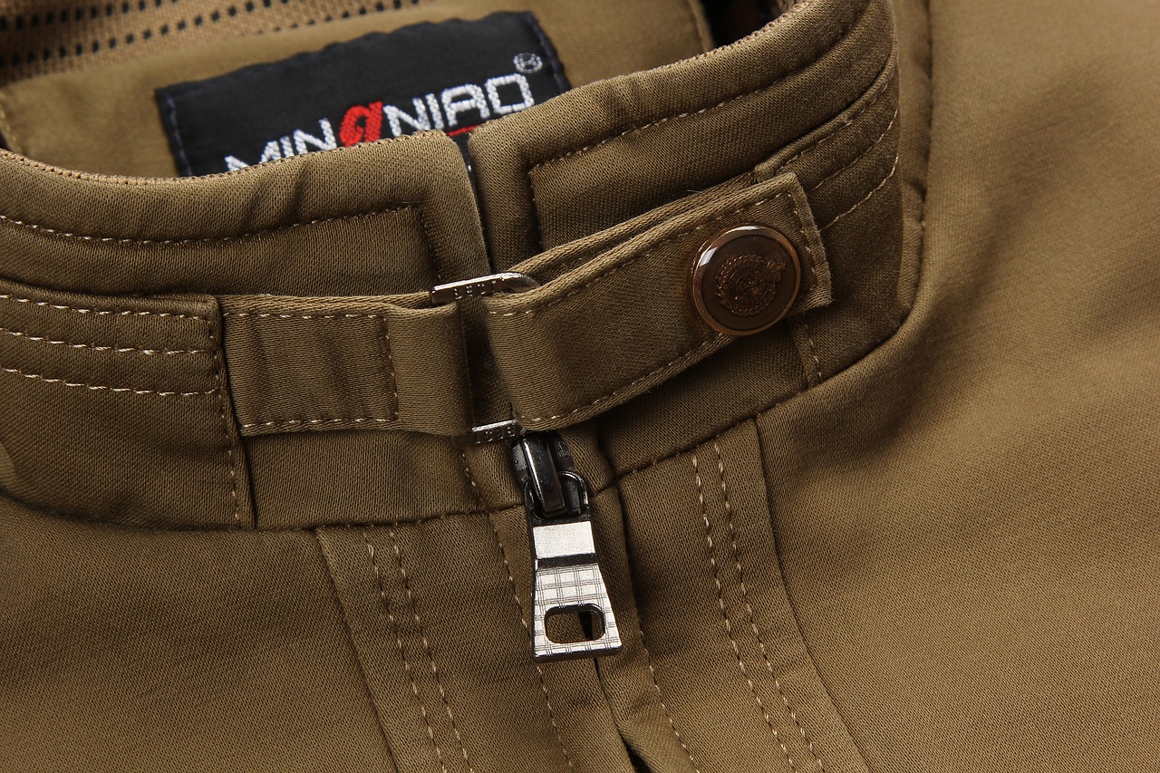 Image - khaki jacket neckline
