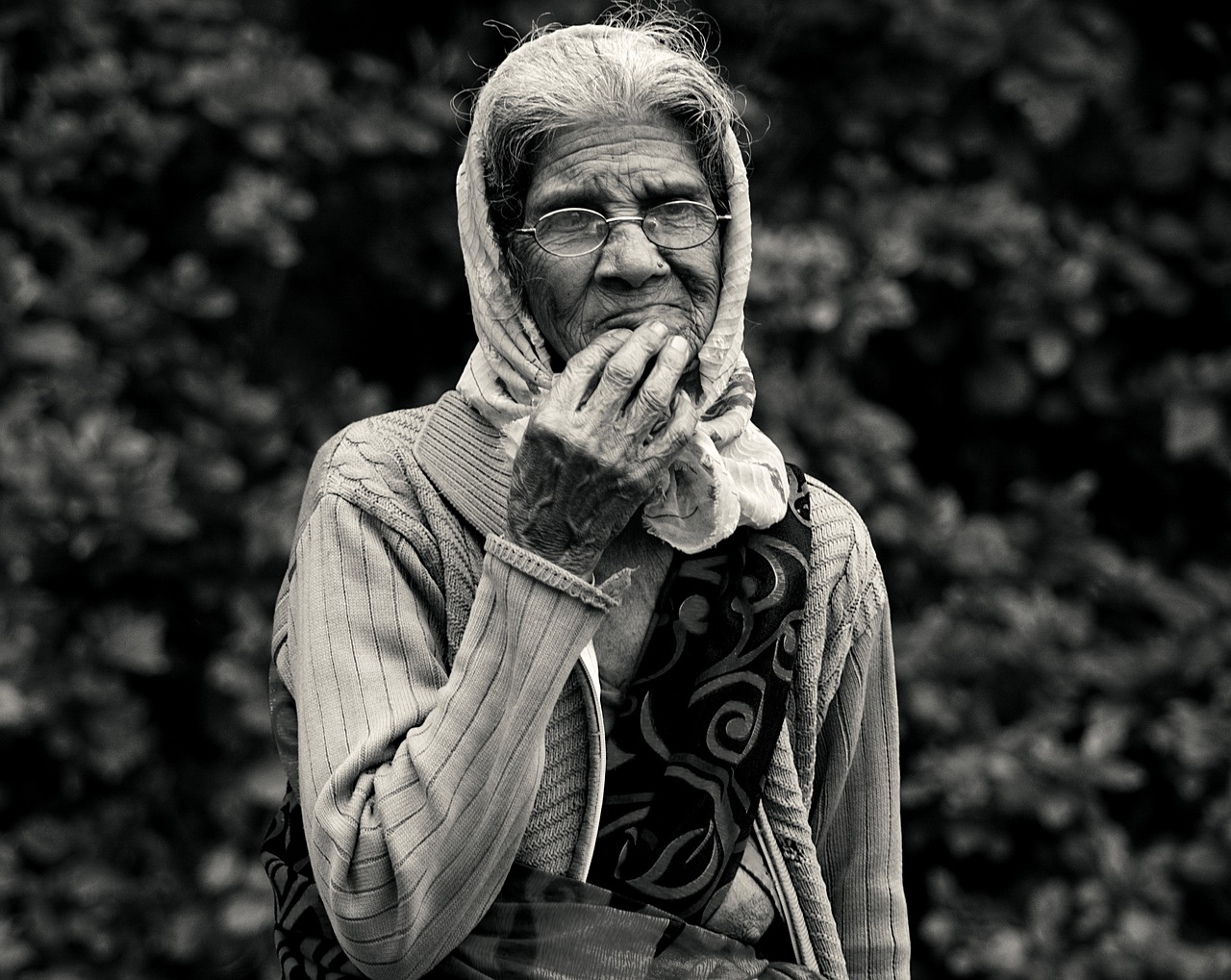 Image - old lady black and white monochrome