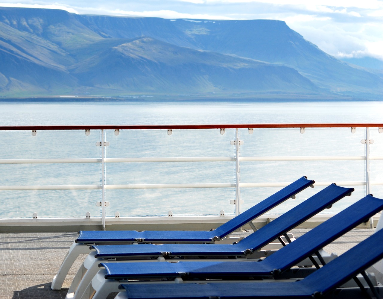 Image - liège mountains blue sea ships