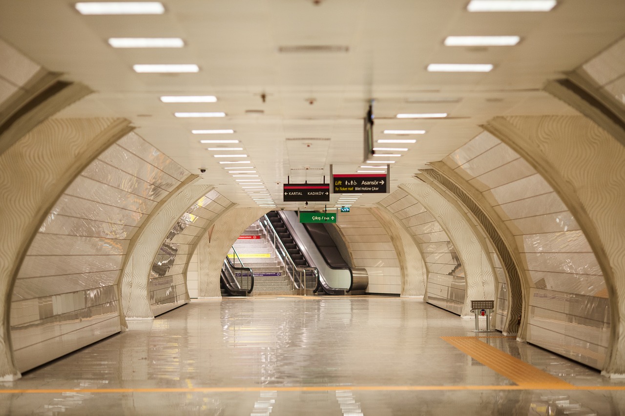 Image - subway road is empty architecture