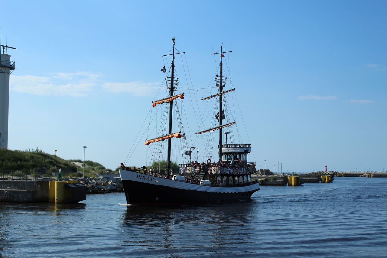 Image - ship port cruise ship cutter