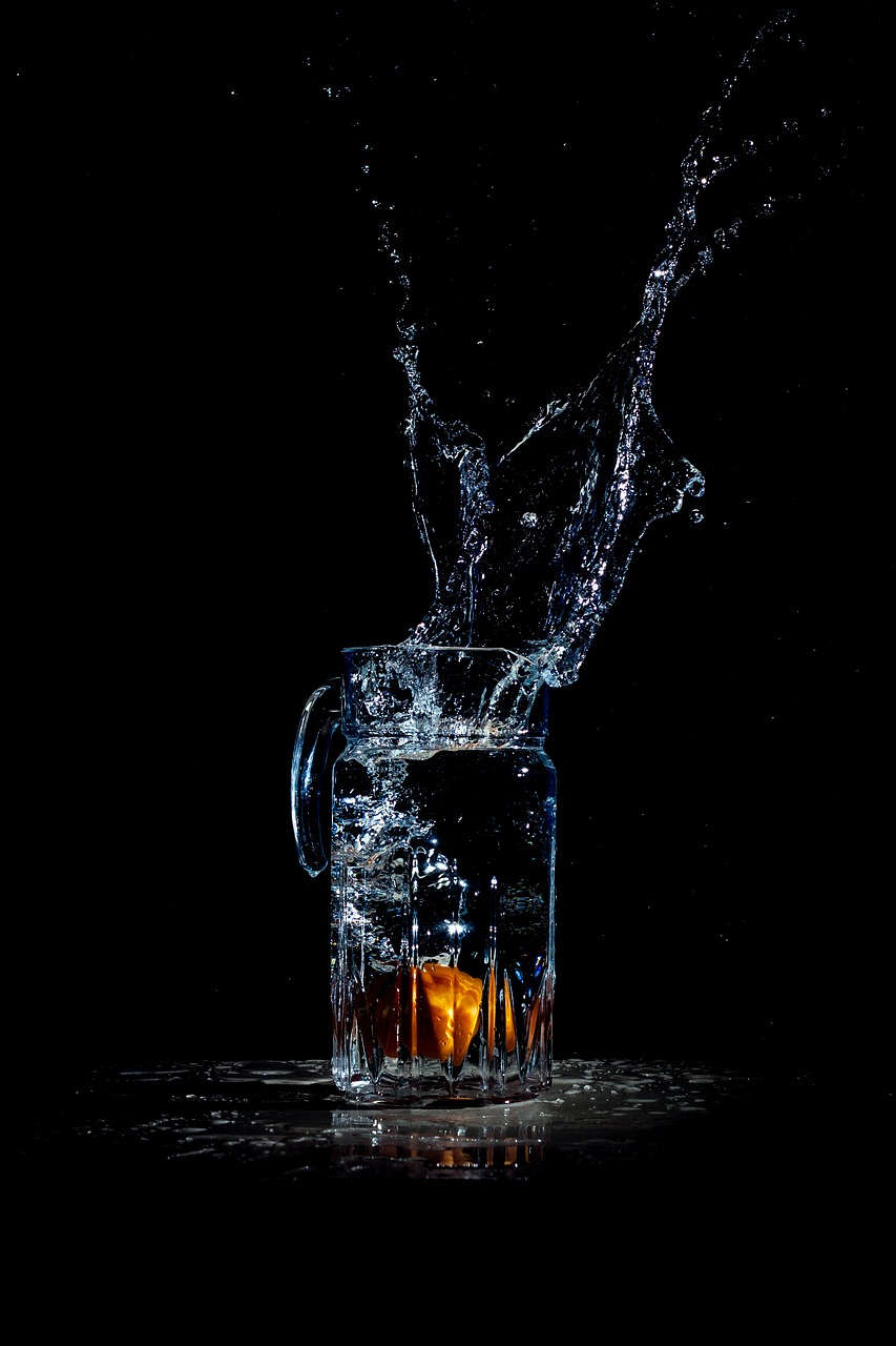 Image - splash water splash tomato in water