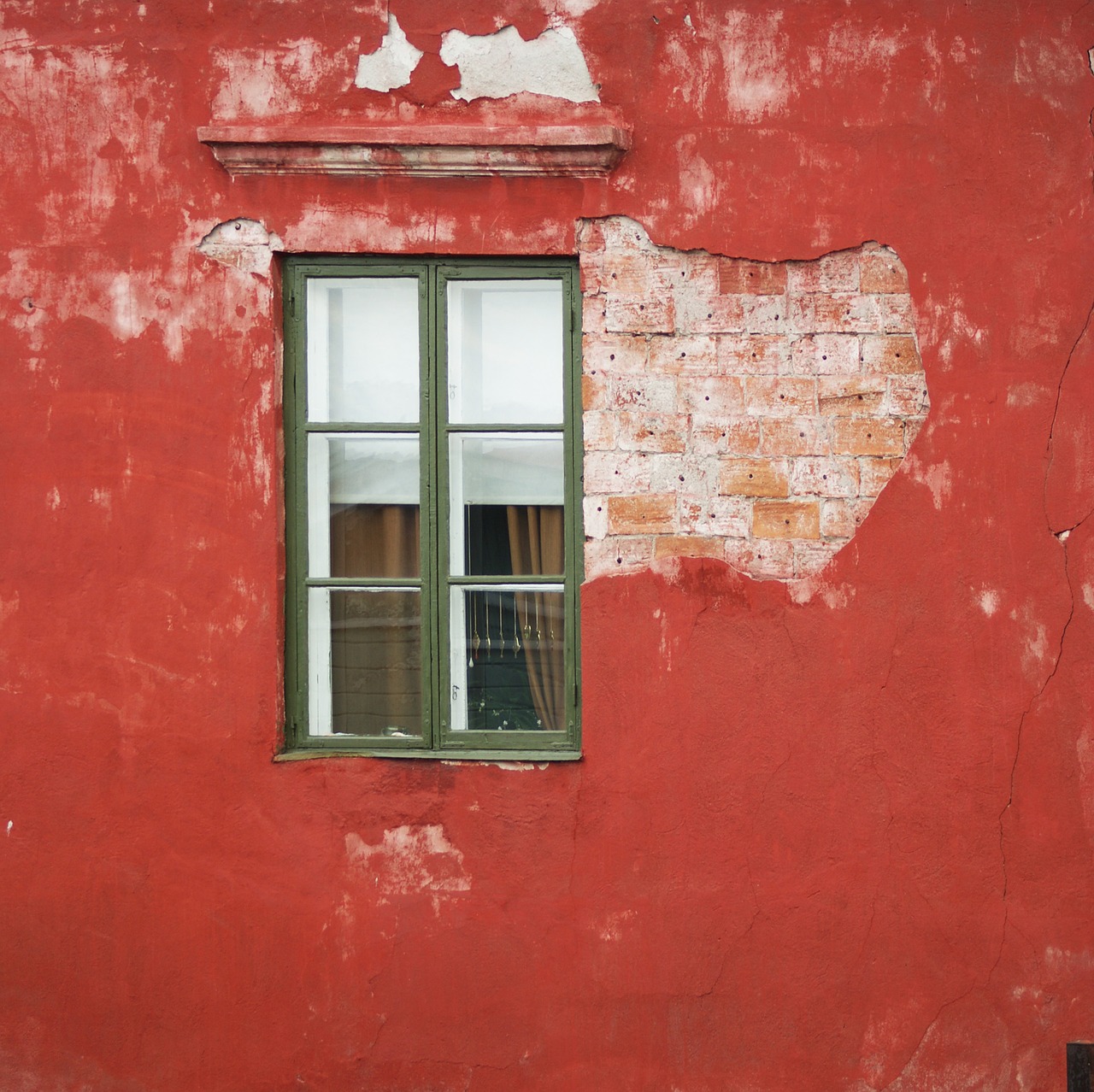 Image - window red city old red house