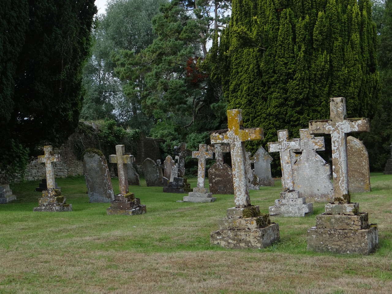 Image - cemetery grave antique