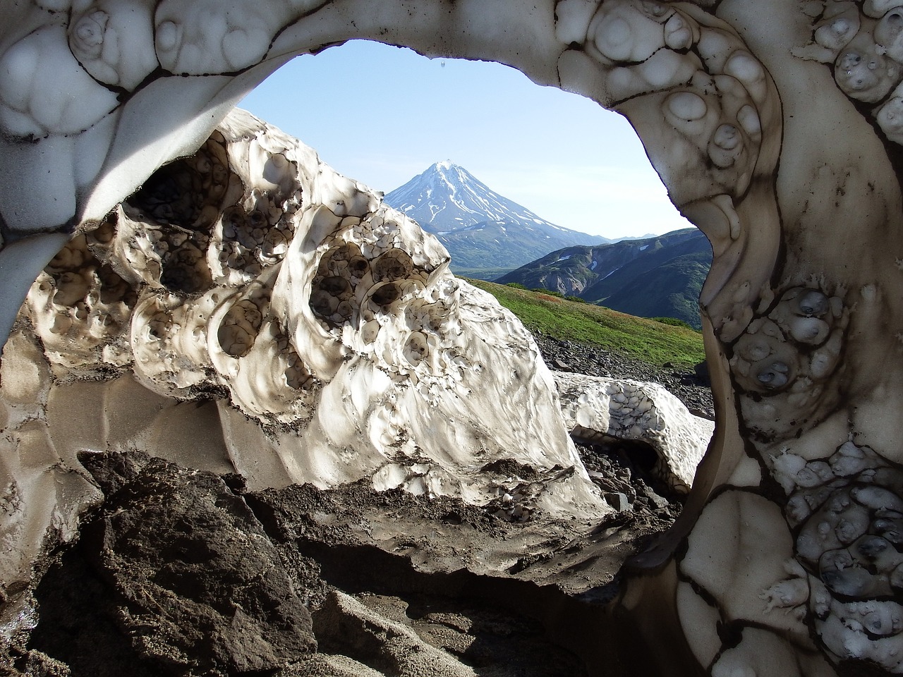 Image - snow cave volcano