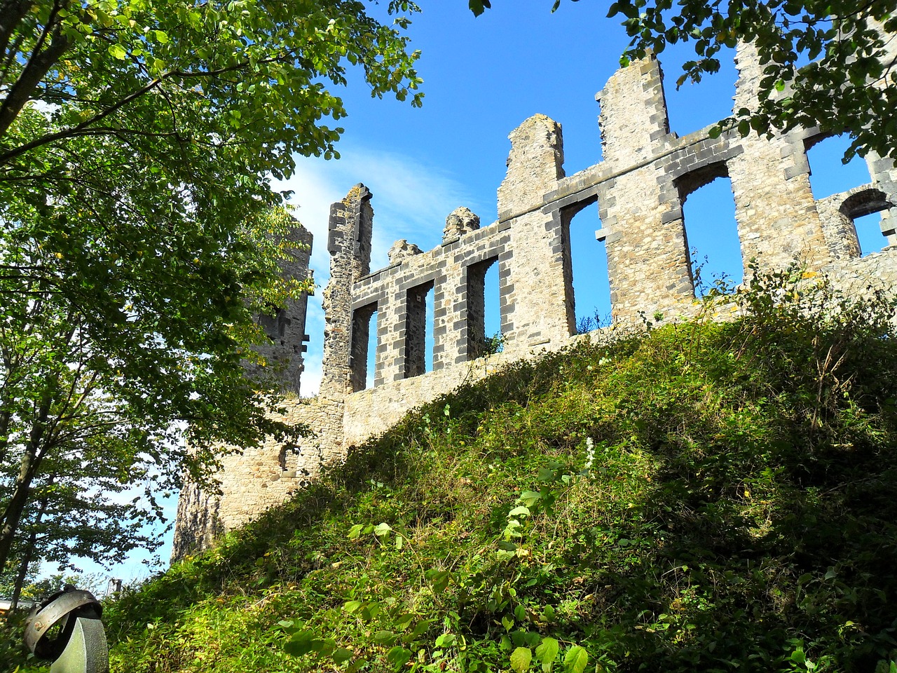 Image - olbrück castle ruin brohltal spring